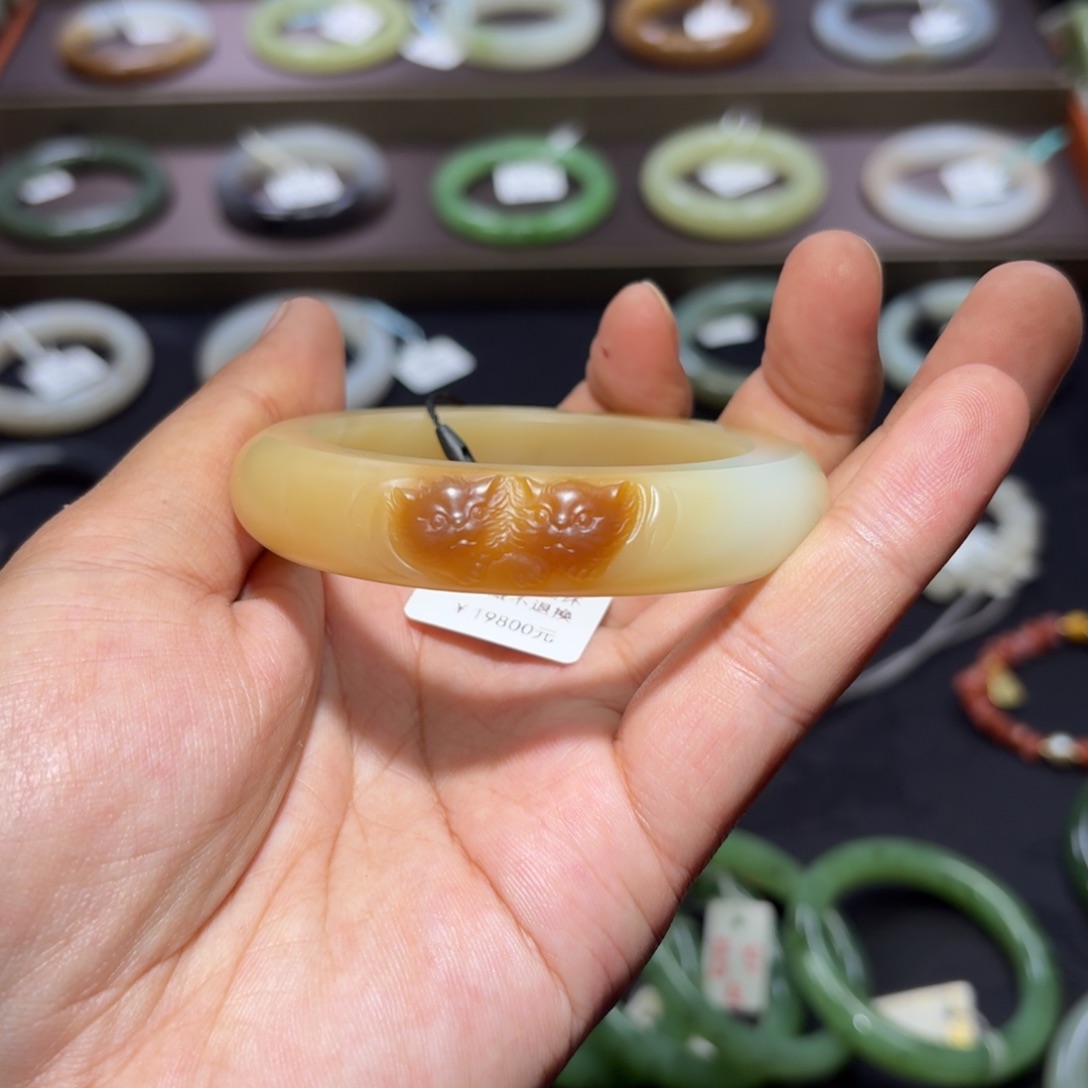 和田玉手镯未镶嵌55.5mm