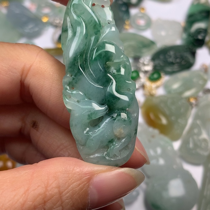 翡翠未镶嵌颈饰翡翠