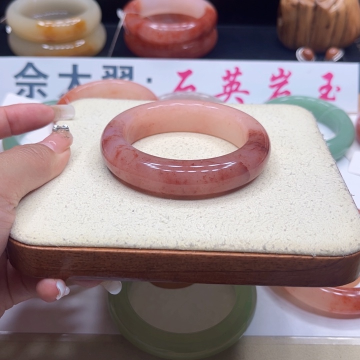 未镶嵌手镯石英质玉淡**香