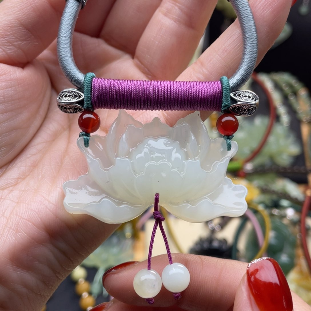 蛇纹石玉颈饰未镶嵌