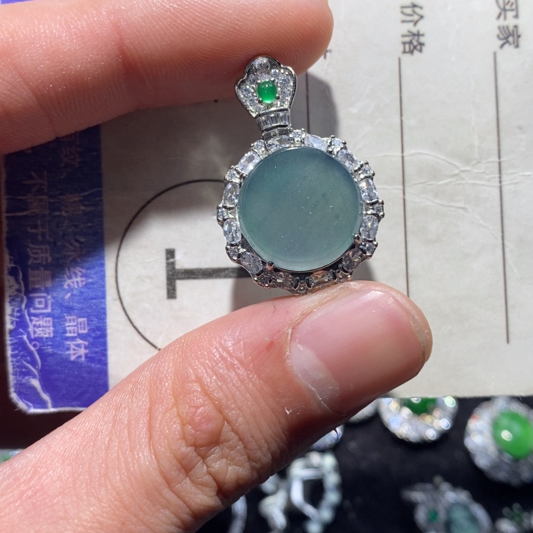 翡翠未镶嵌颈饰翡翠