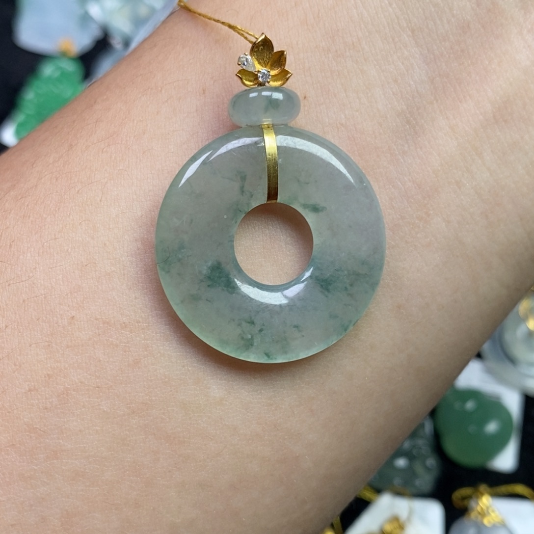翡翠18K金镶嵌颈饰甜甜圈