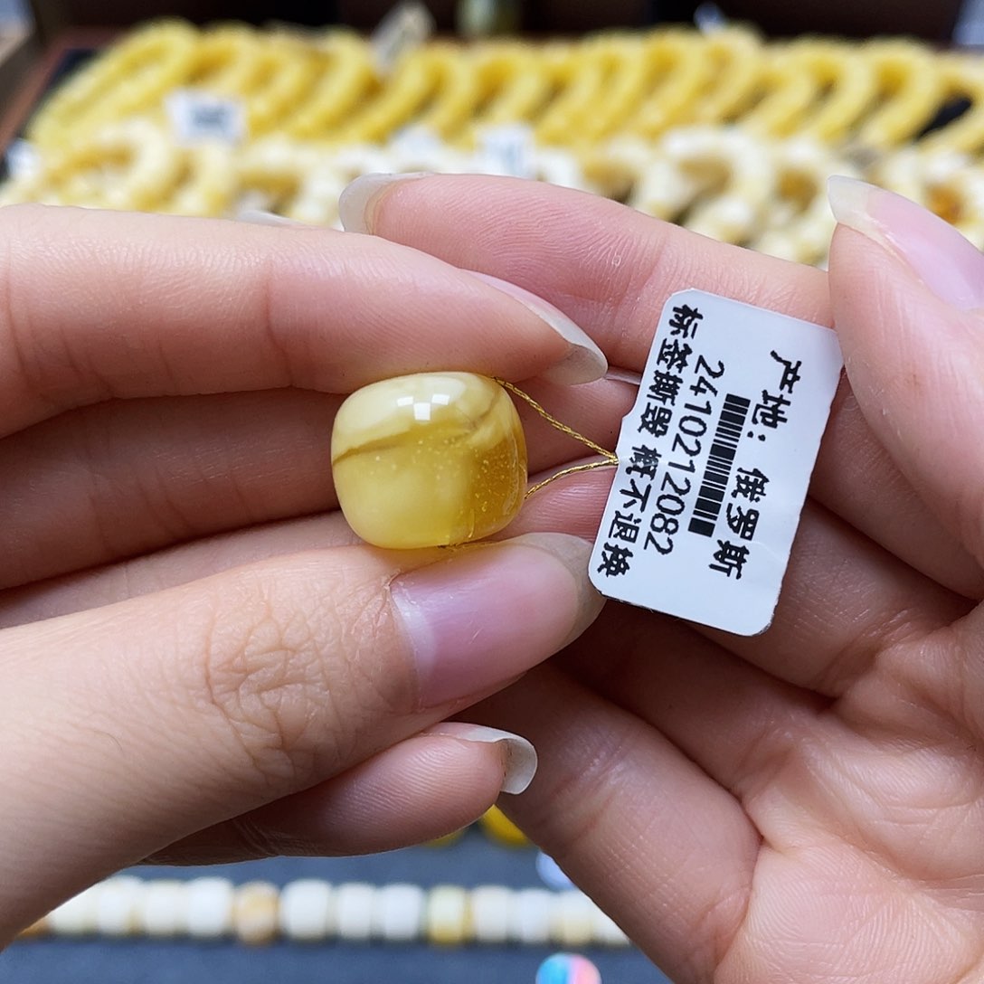 蜜蜡裸石未镶嵌老型15.2✖️13.4mm金沙