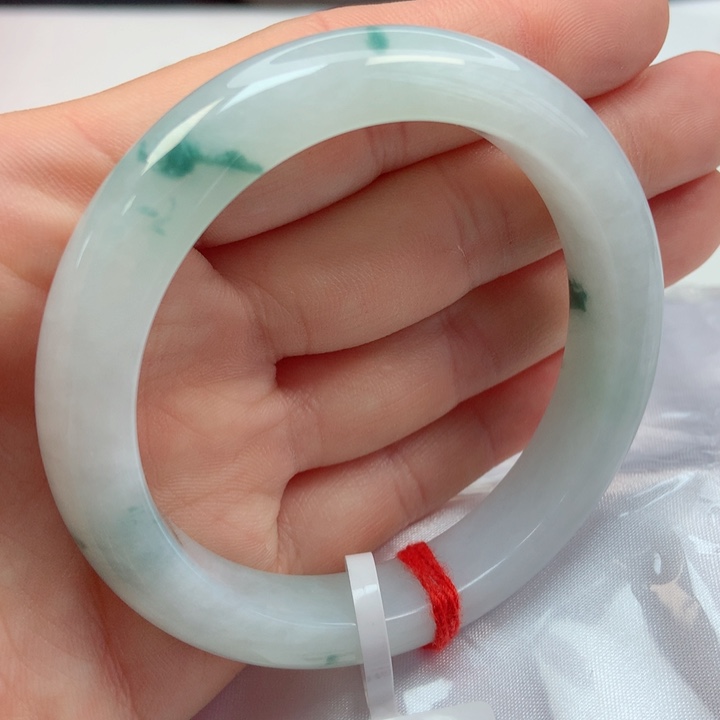 翡翠手镯未镶嵌54圈