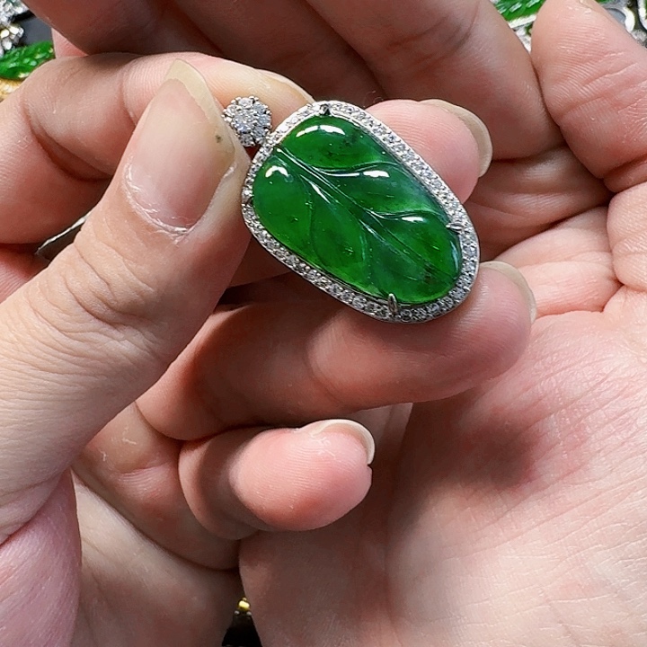 翡翠颈饰未镶嵌天然A货翡翠放漏