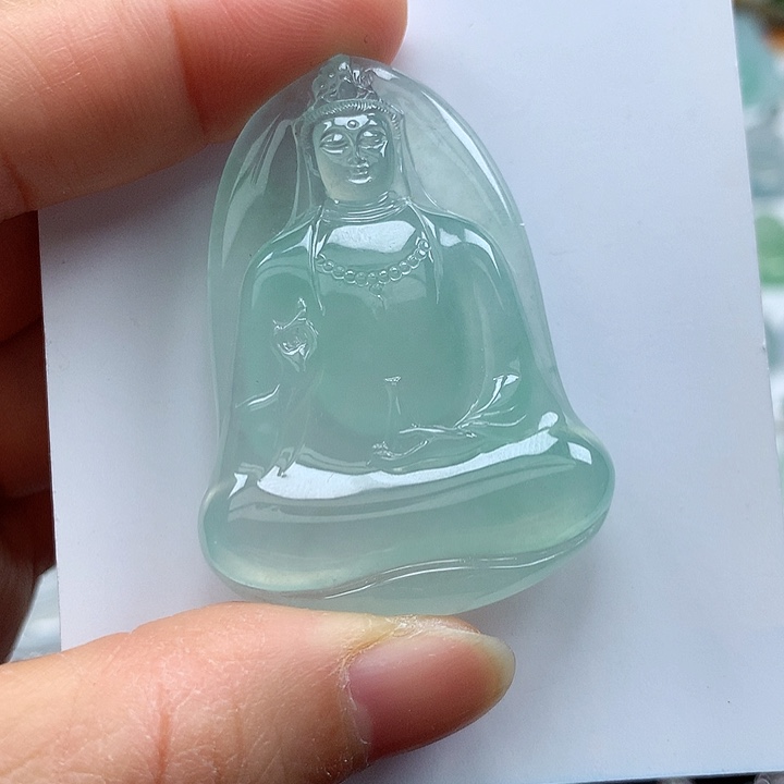 翡翠未镶嵌颈饰观音