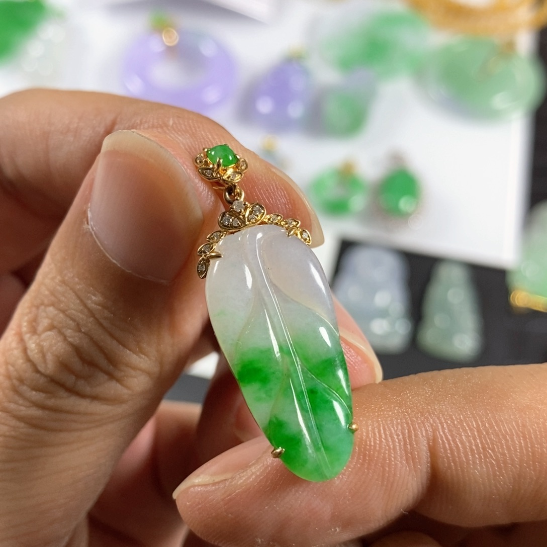 翡翠颈饰18K金镶嵌翡翠