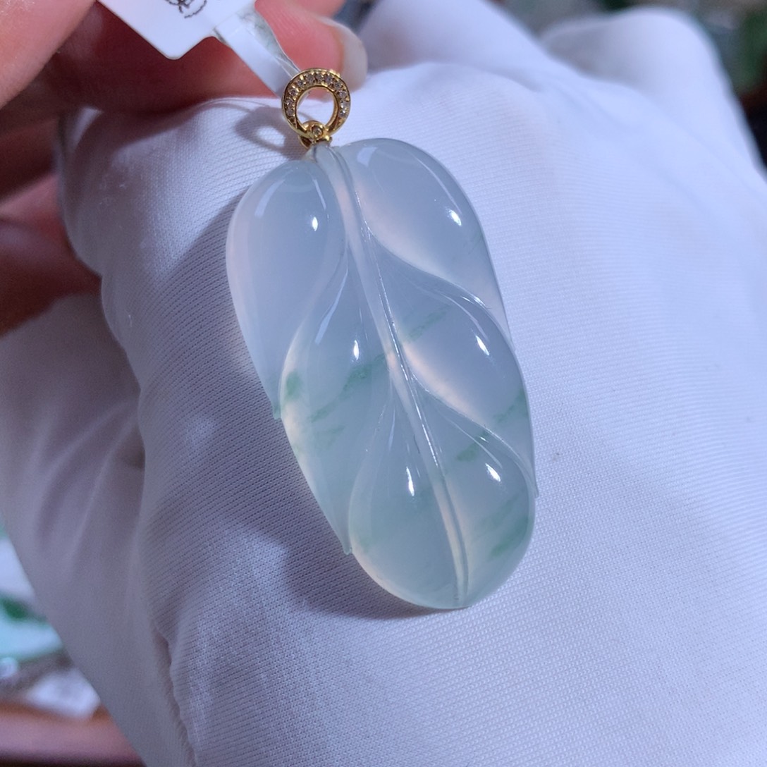 翡翠颈饰18K金镶嵌叶子