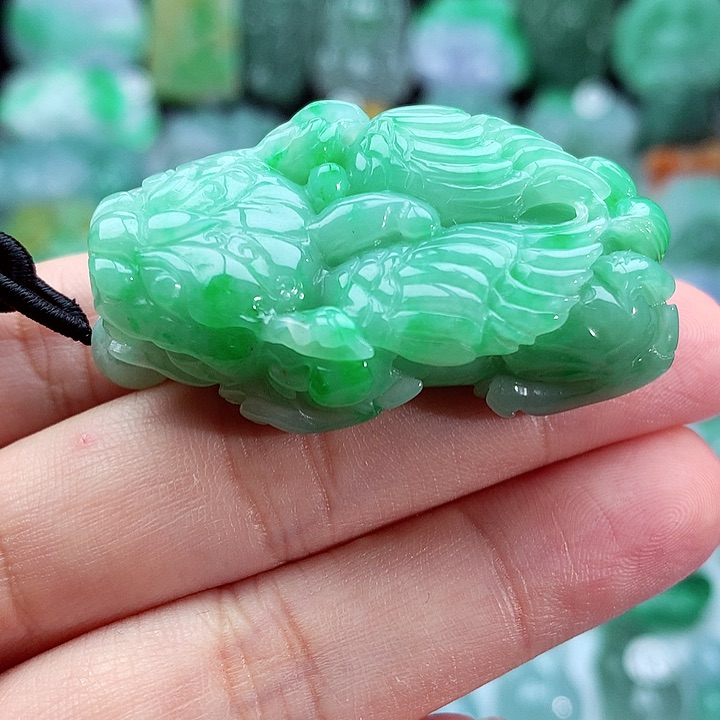 翡翠颈饰未镶嵌翡翠