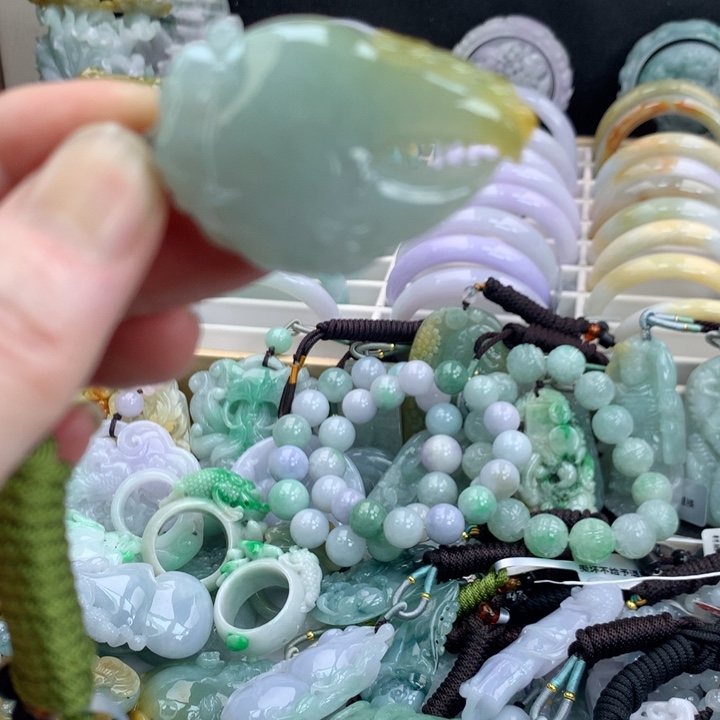 翡翠颈饰未镶嵌吊坠