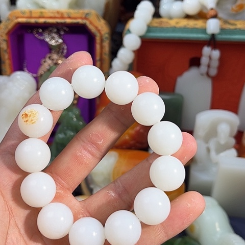 和田玉未镶嵌把件