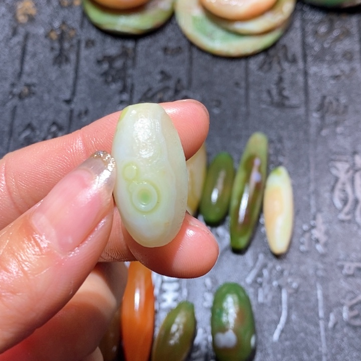 石英质玉颈饰未镶嵌小*五