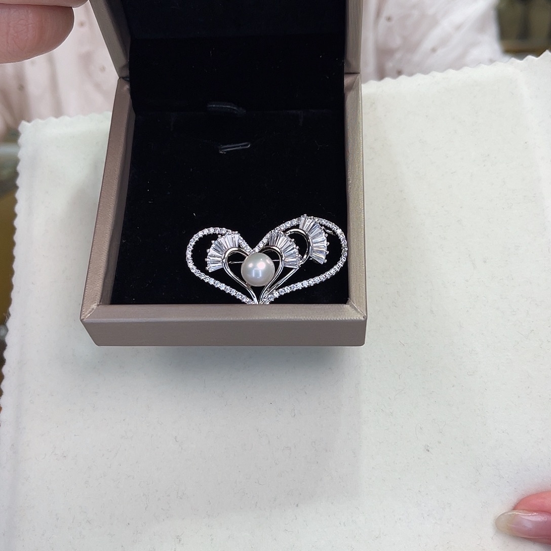 淡水珍珠胸饰合金