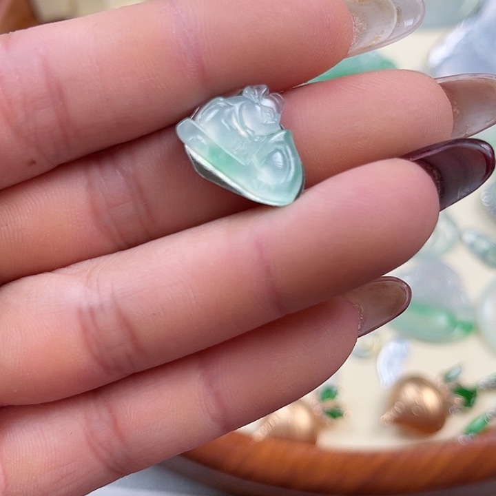 翡翠颈饰18K金镶嵌高冰漂亮吊坠娜娜