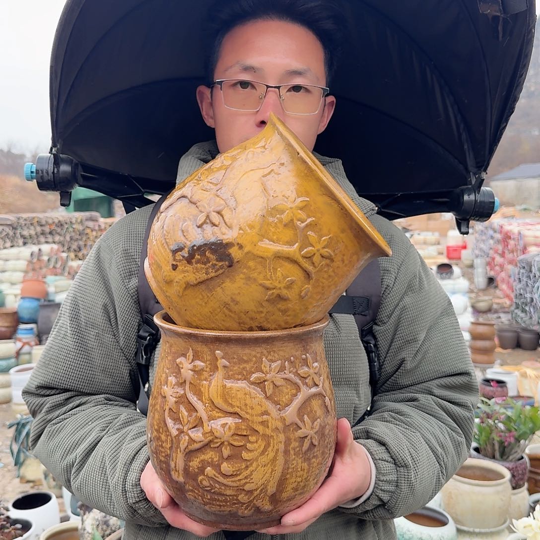 紫砂花盆口18高21（孔雀柴烧两个瑕疵