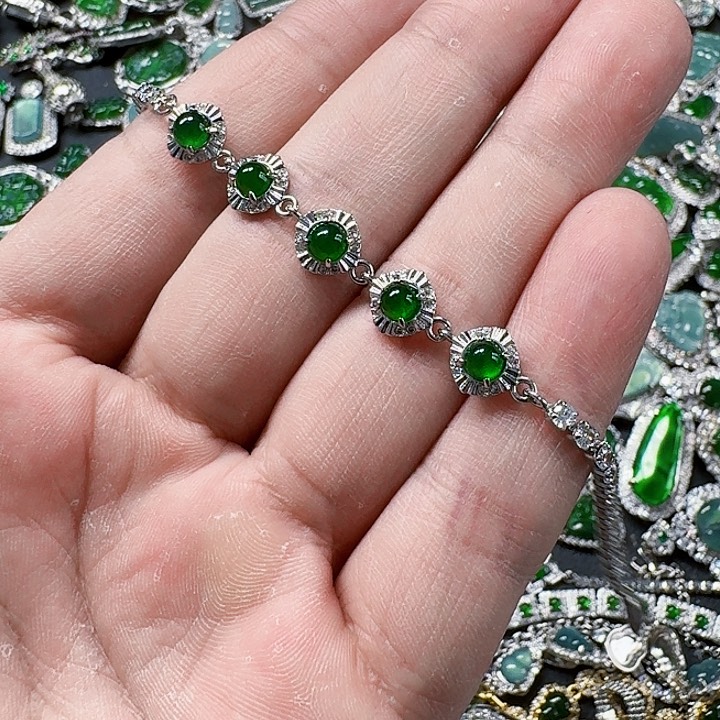 翡翠颈饰未镶嵌天然A货翡翠放漏