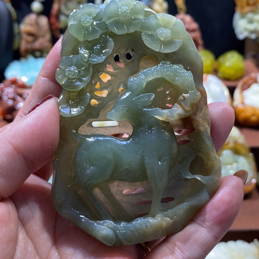 蛇纹石玉颈饰未镶嵌