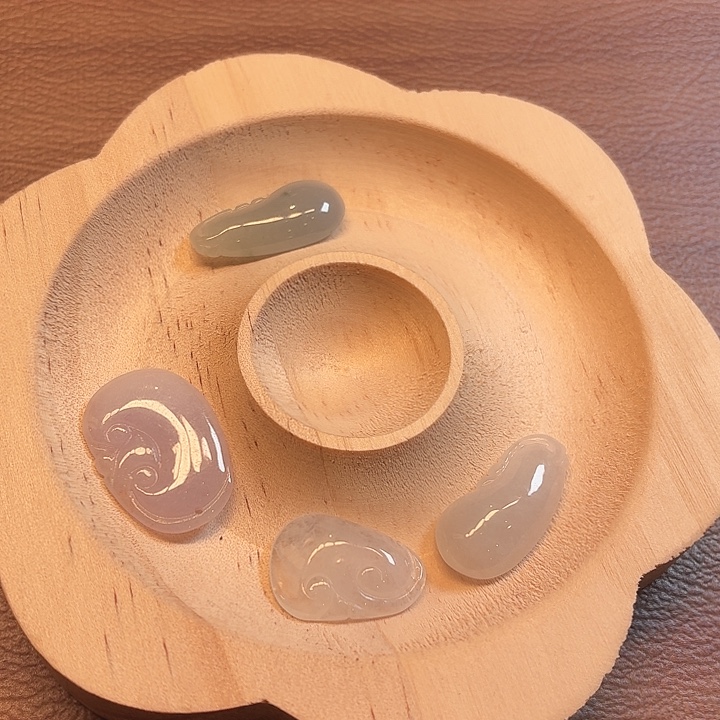 拾***光翡翠未镶嵌颈饰翡翠挂件