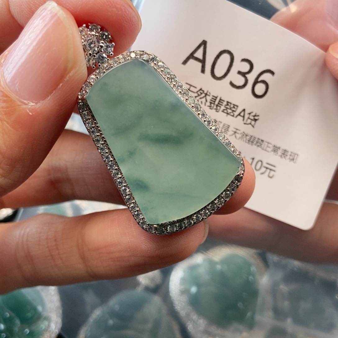 【闪购商品】翡翠吊坠(不含链)未镶嵌