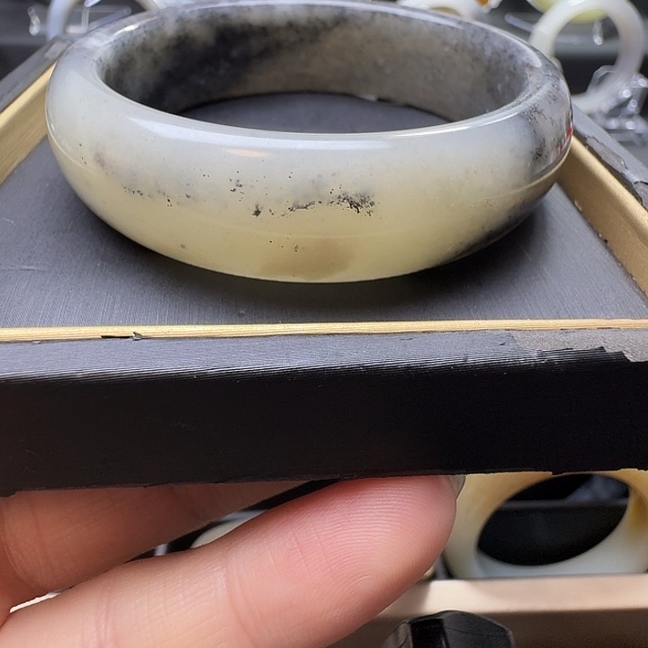 用***1和田玉未镶嵌手镯