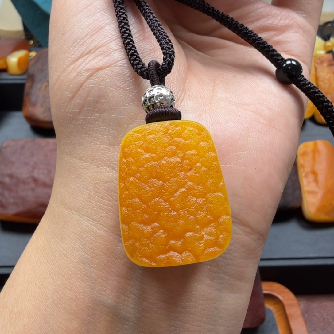 琥珀吊坠(赠链)未镶嵌