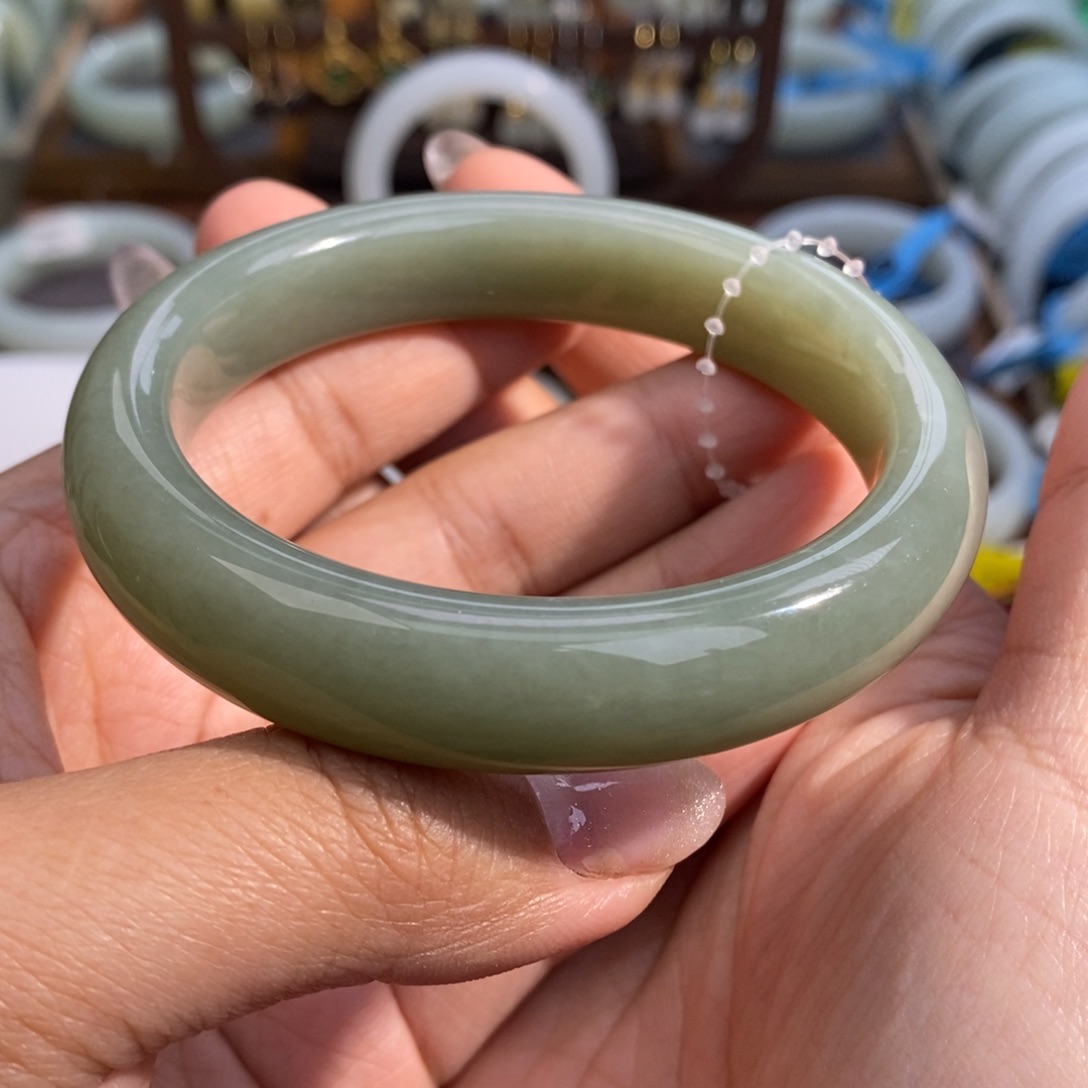 和田玉未镶嵌手镯