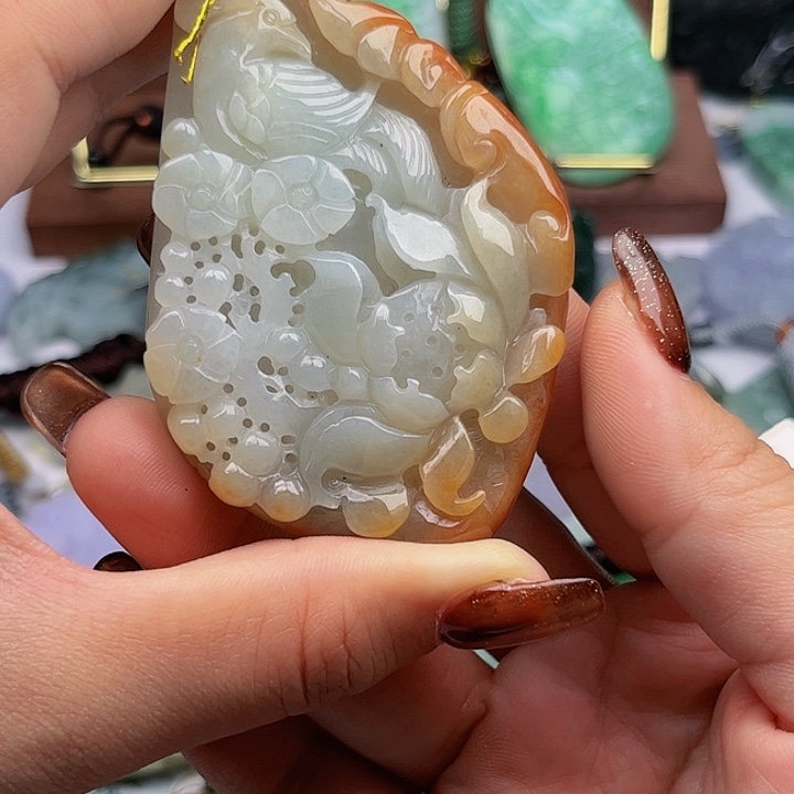 翡翠未镶嵌颈饰挂件
