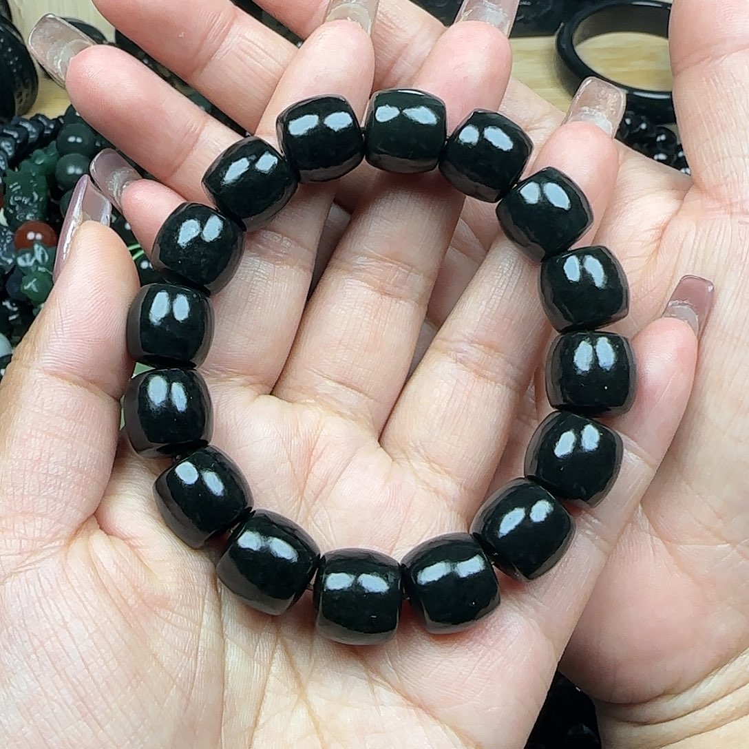 天***鳞和田玉未镶嵌手串