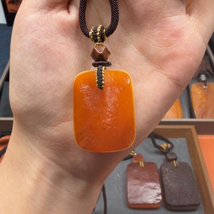 蜜蜡未镶嵌吊坠(赠链)