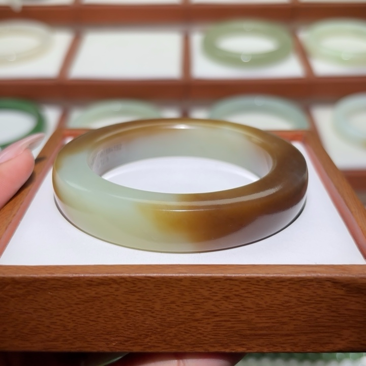 和田玉新疆且末料金山矿黄口糖52-53气质新款直切方条大气款手镯