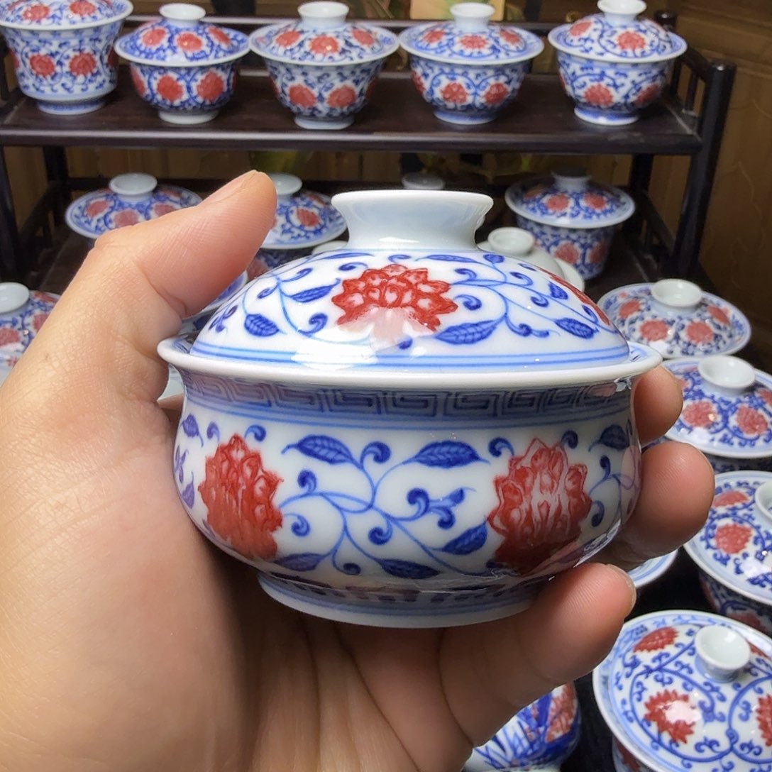 釉里红卢氏盖碗活动款