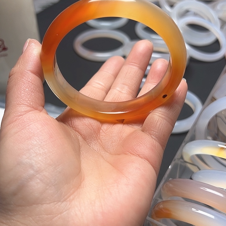 玛瑙/玉髓手镯未镶嵌芹**又