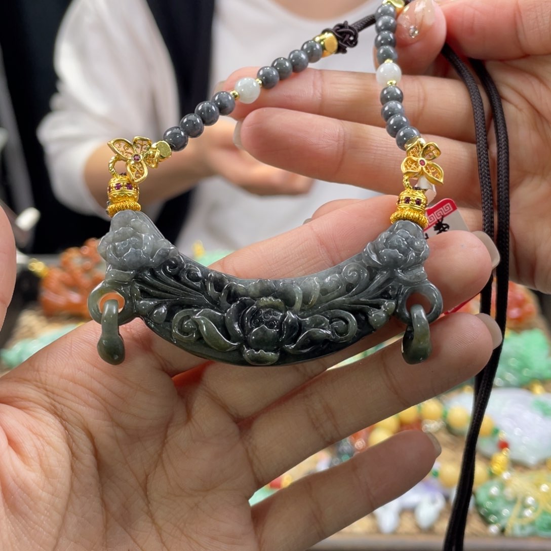 翡翠颈饰未镶嵌代编织