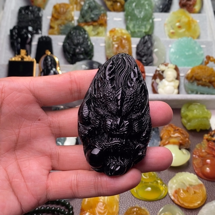 蛇纹石玉颈饰未镶嵌?*骨