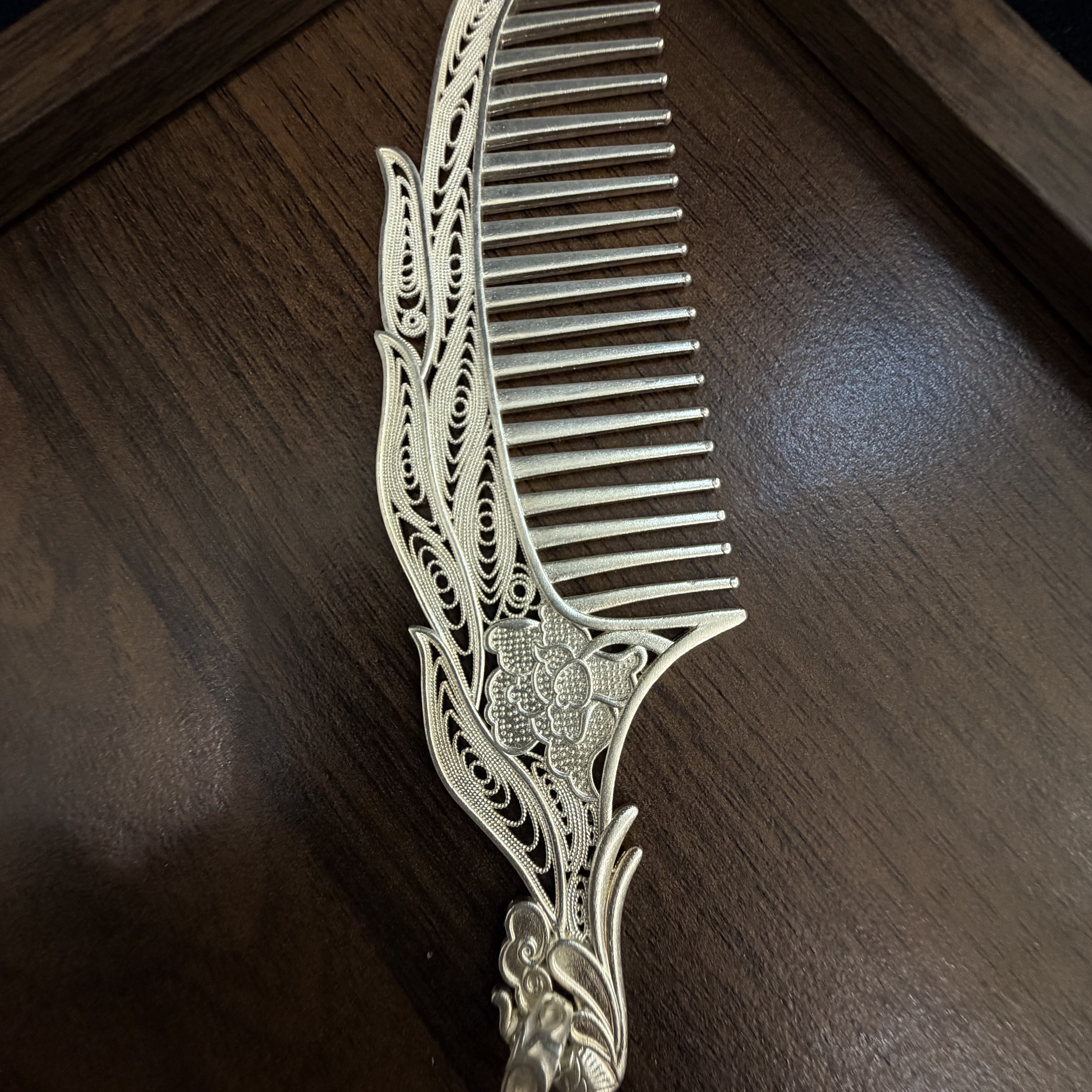吊坠足银 纯银。梳头发的梳子999足银。29.5