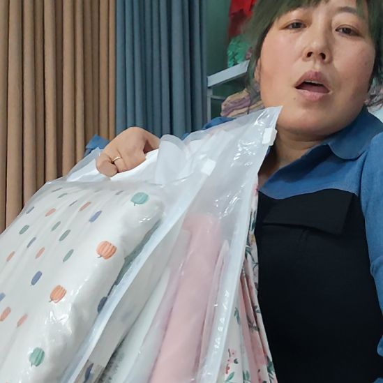 棉纯棉高端双层纱四件套。发型随机。蓝，粉，