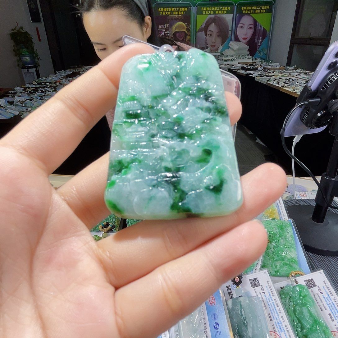 颈饰未镶嵌翡翠一