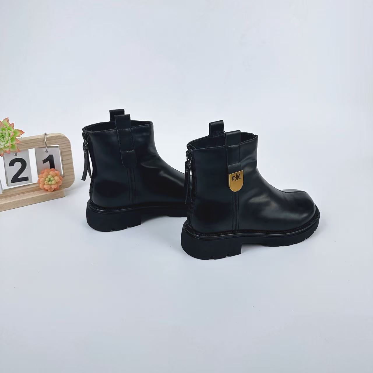 小强家女鞋  厚底粗跟拉链百搭女短靴（A537-62-2）（F242340328-10）