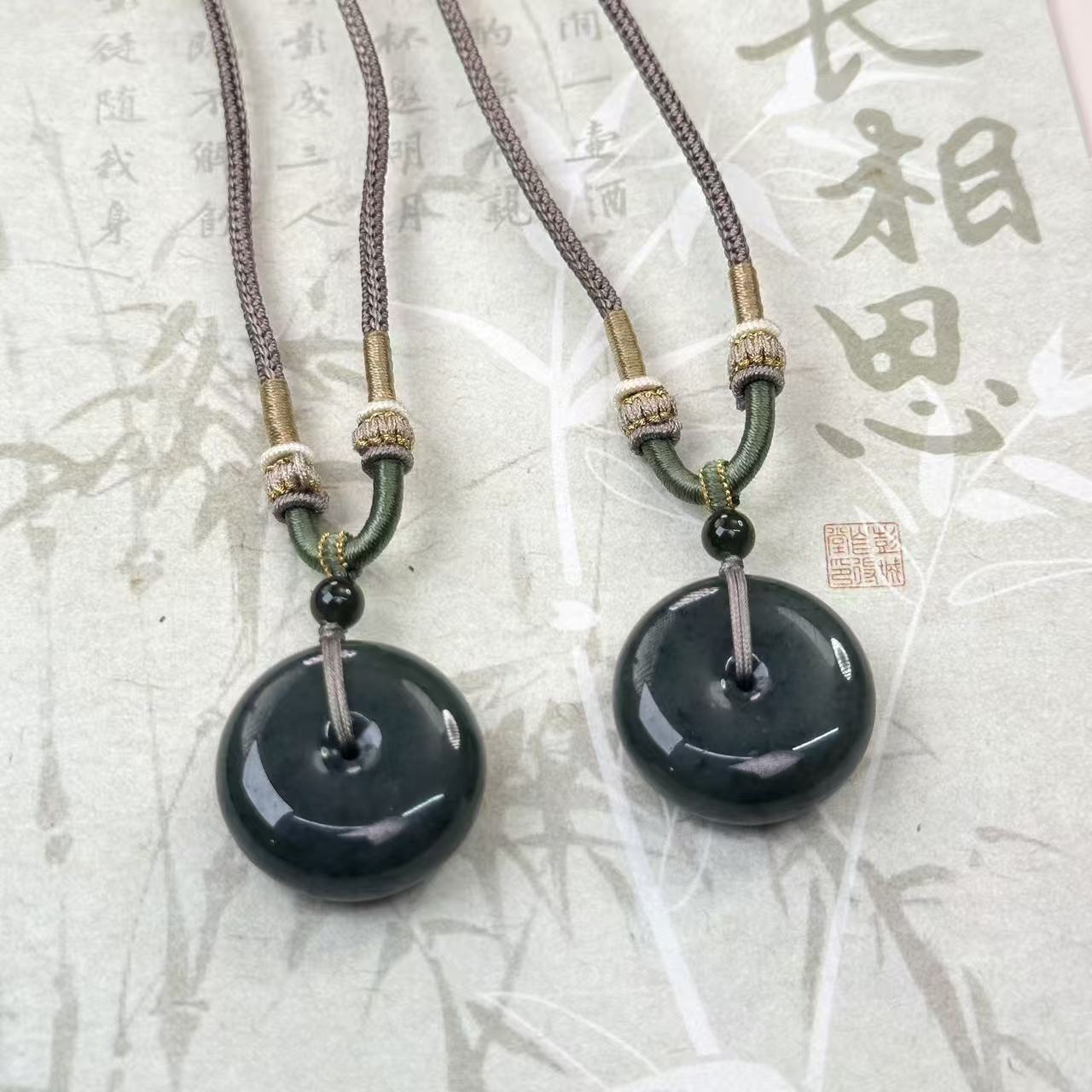 【A132】和田玉青花平安扣多样性发其一