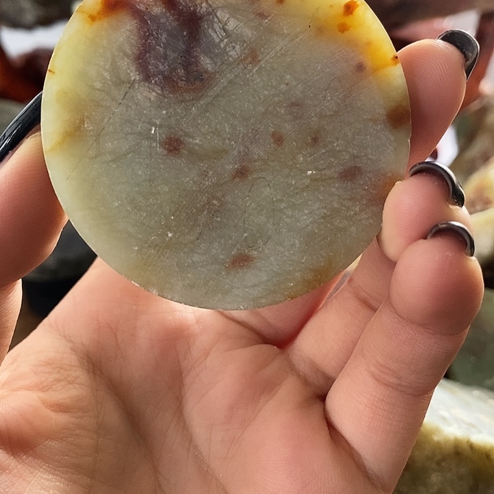 未镶嵌蛇纹石玉珠宝奇石