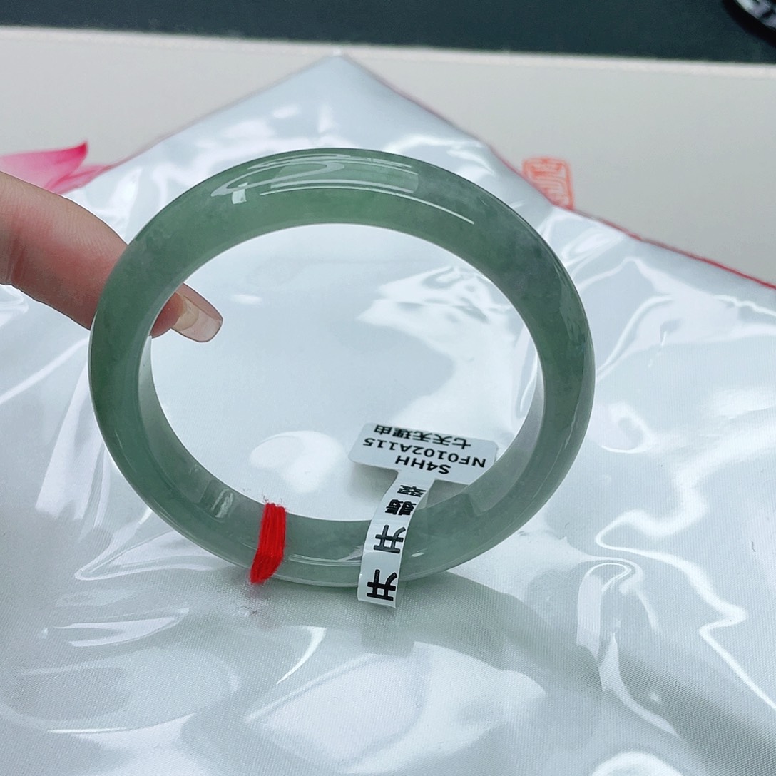 翡翠手镯未镶嵌正57