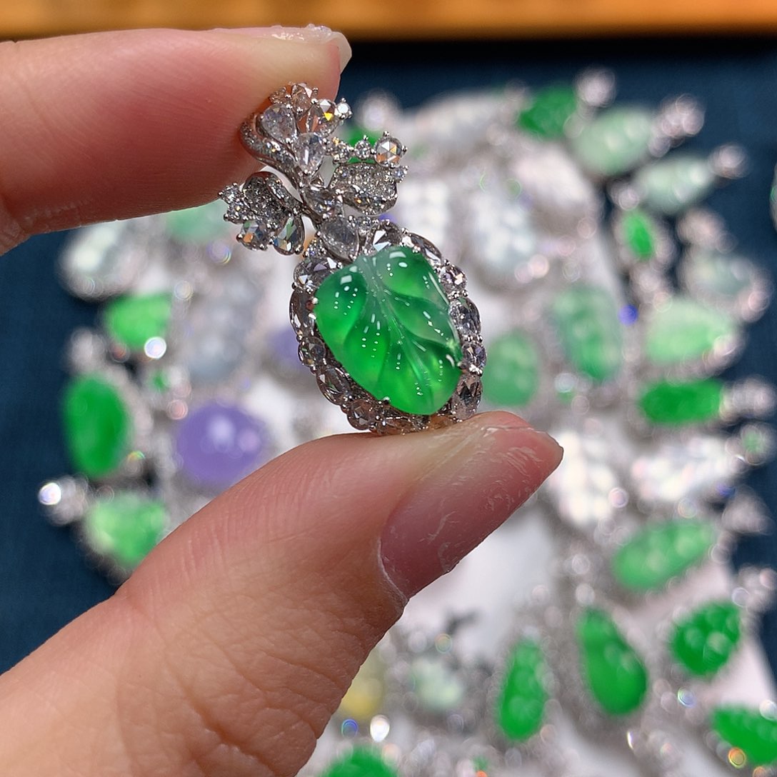 翡翠颈饰18K金镶嵌叶子