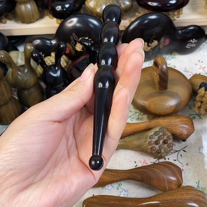 铭***R紫光檀小棒。            