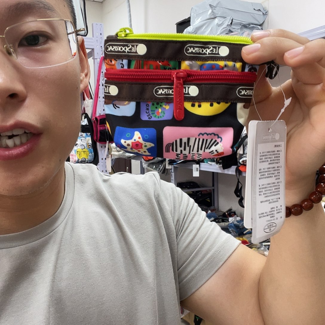 PU化妆包等产品为一体