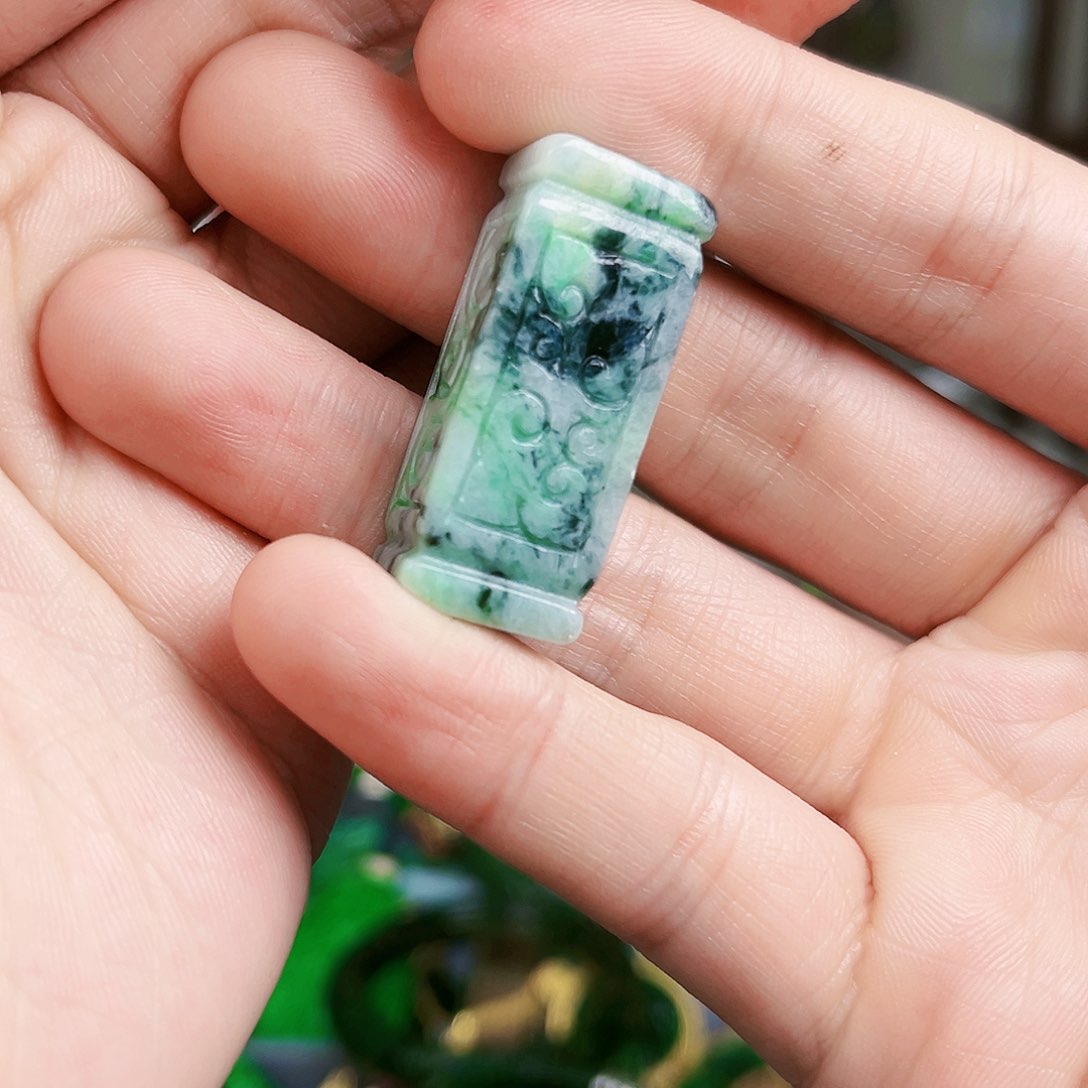 翡翠颈饰未镶嵌吊坠