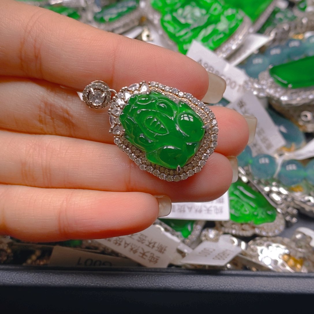 翡翠颈饰银S925镶嵌88888888
