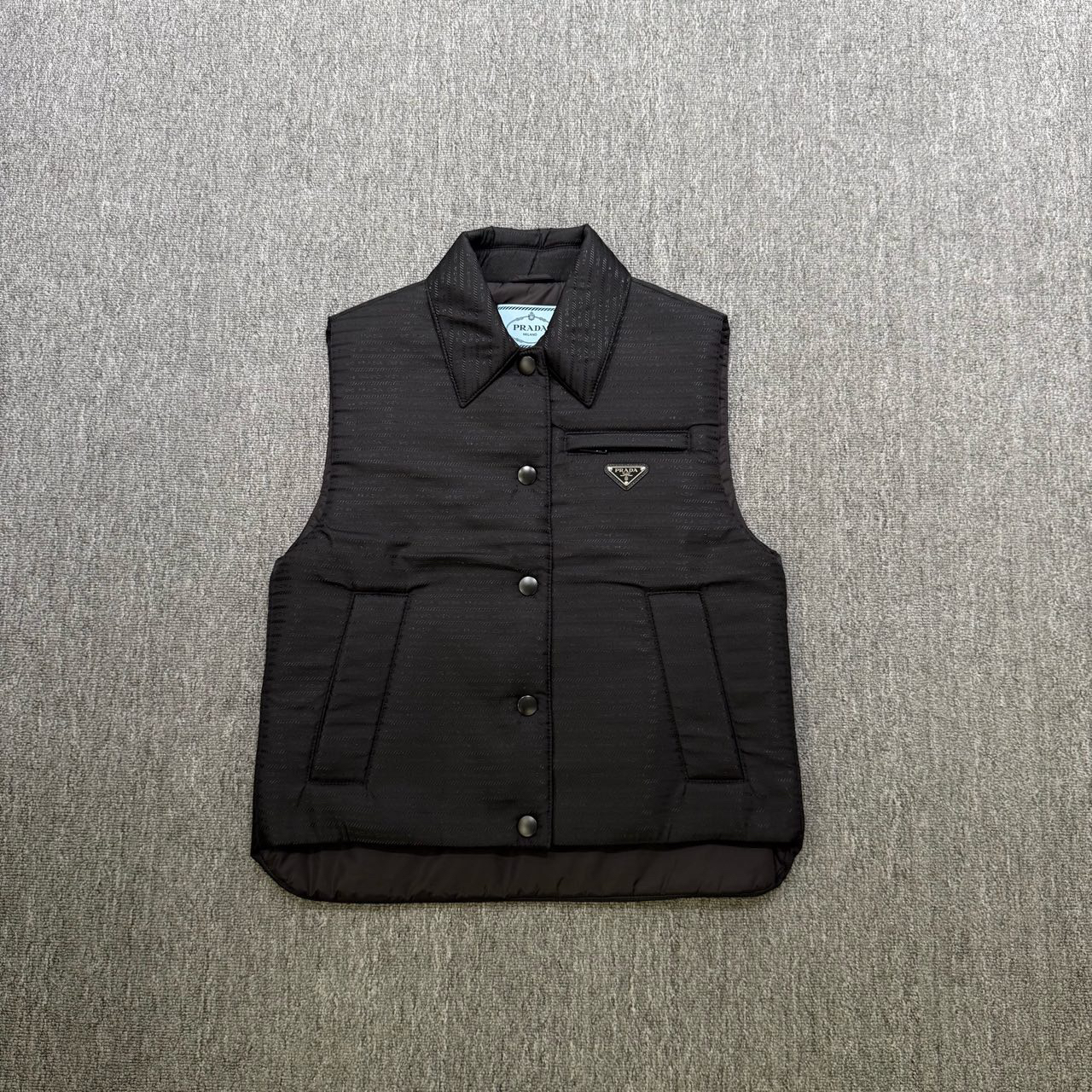 未使用 Prada/普拉达 暗纹满印logo马甲/多口袋/38码