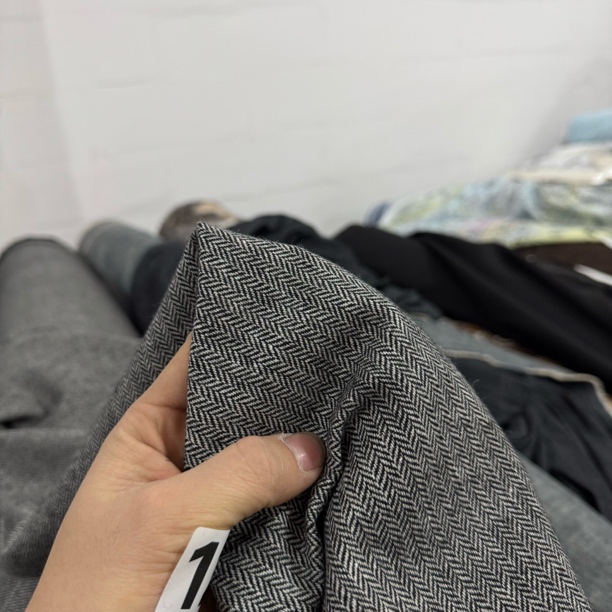 123 人字斜鱼骨纹羊毛西装面料4米价