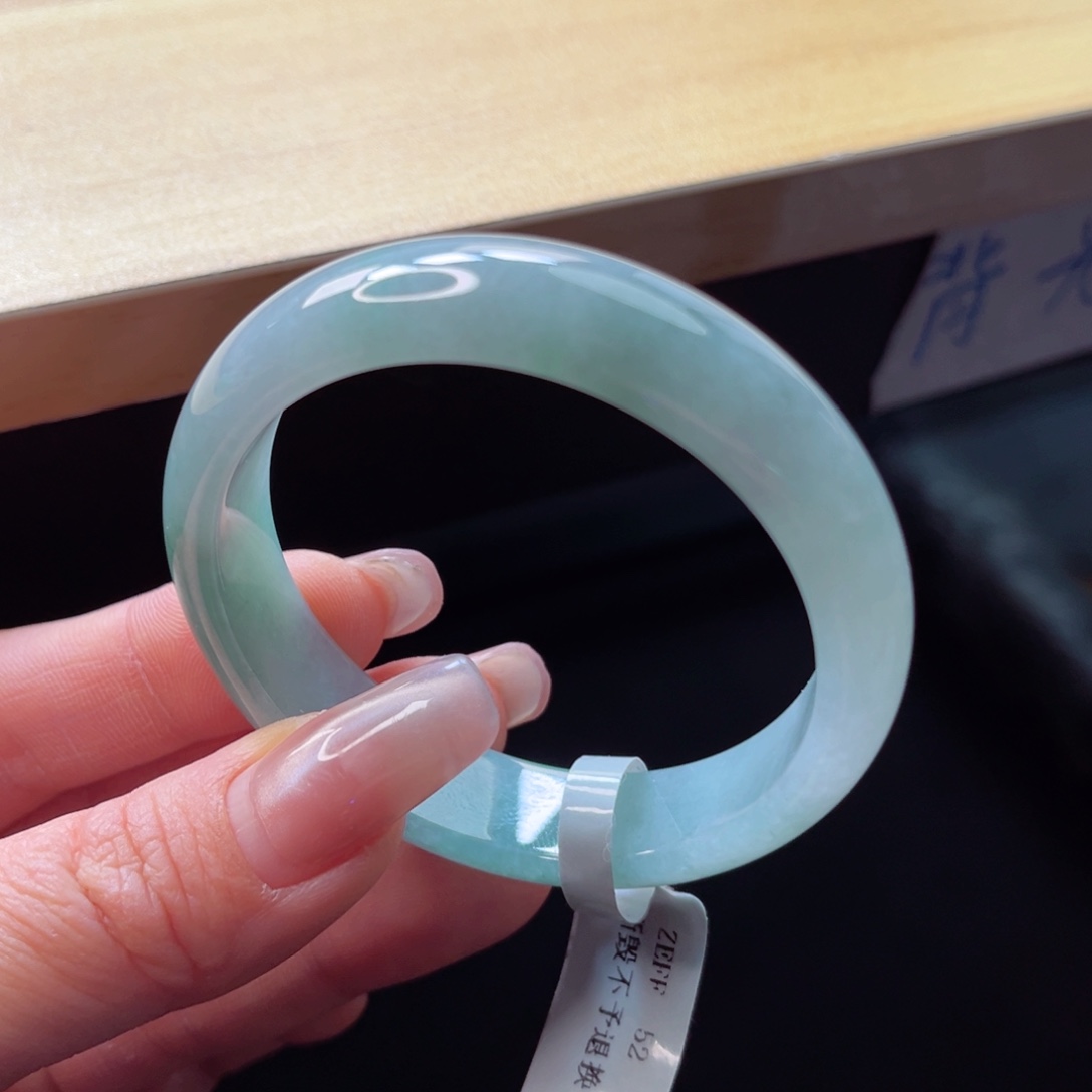 翡翠手镯未镶嵌手镯