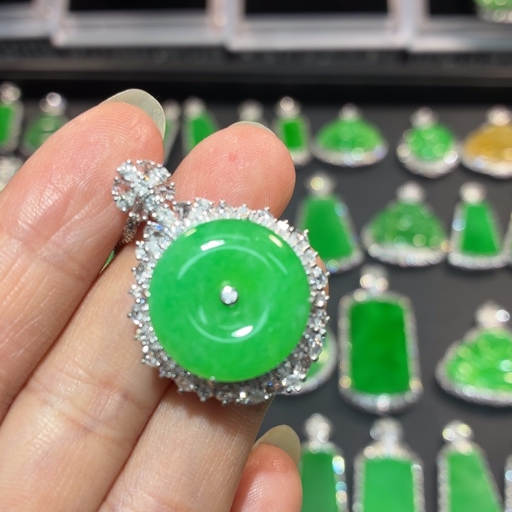 翡翠18K金镶嵌吊坠(不含链)翡翠